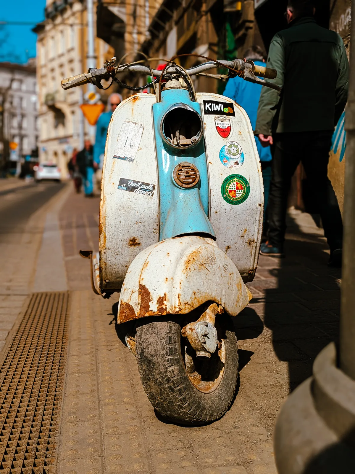 Scooter ancien rouillé hors d'usage — enlèvement d'épave scooter à Paris et en Île-de-France